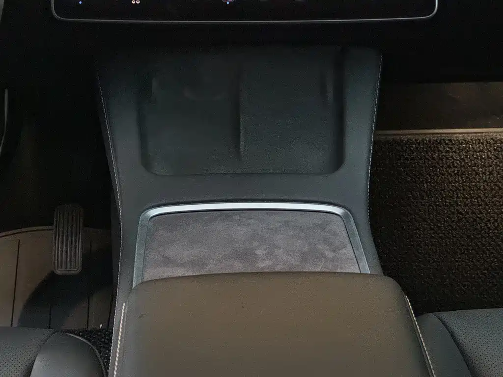 Tesla Model Y — миниатюра 12