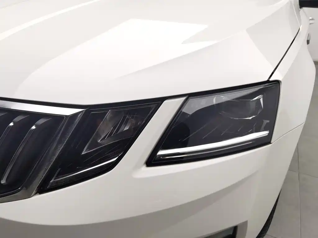 Skoda Octavia — миниатюра 7