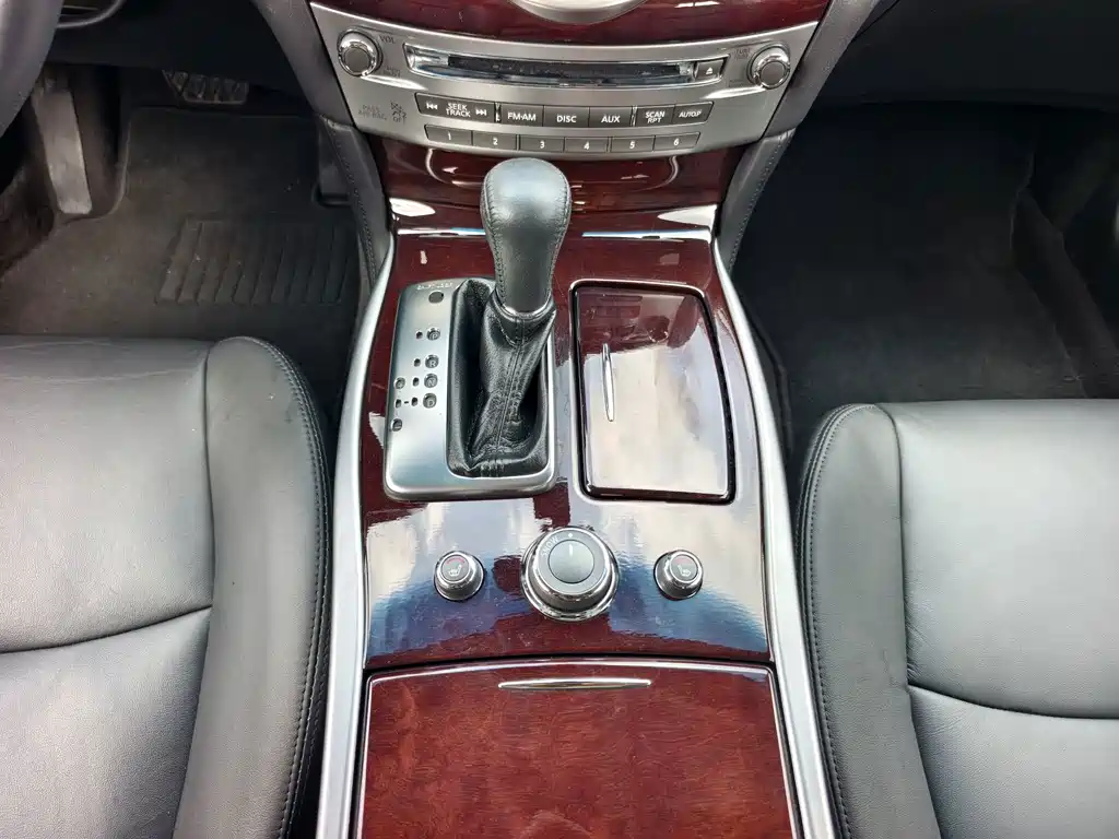 Infiniti Q70 — миниатюра 9