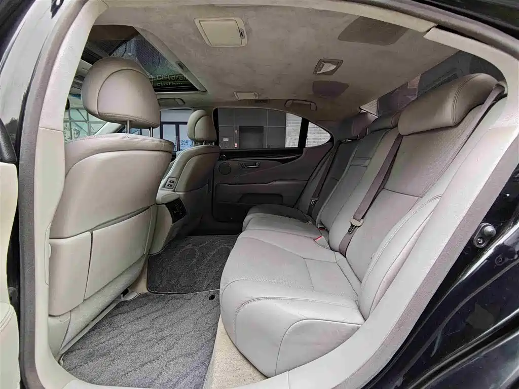 Lexus LS 2006 460L