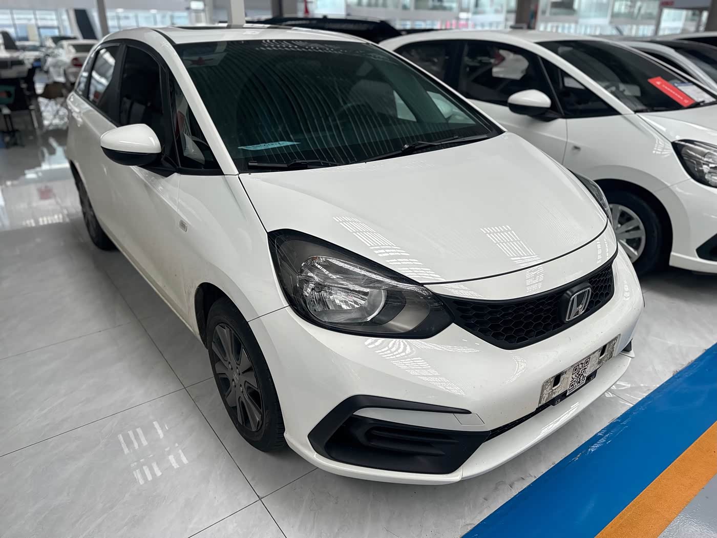 Honda Fit 1.5 л 2023 г. Белый, пробег 15000 км