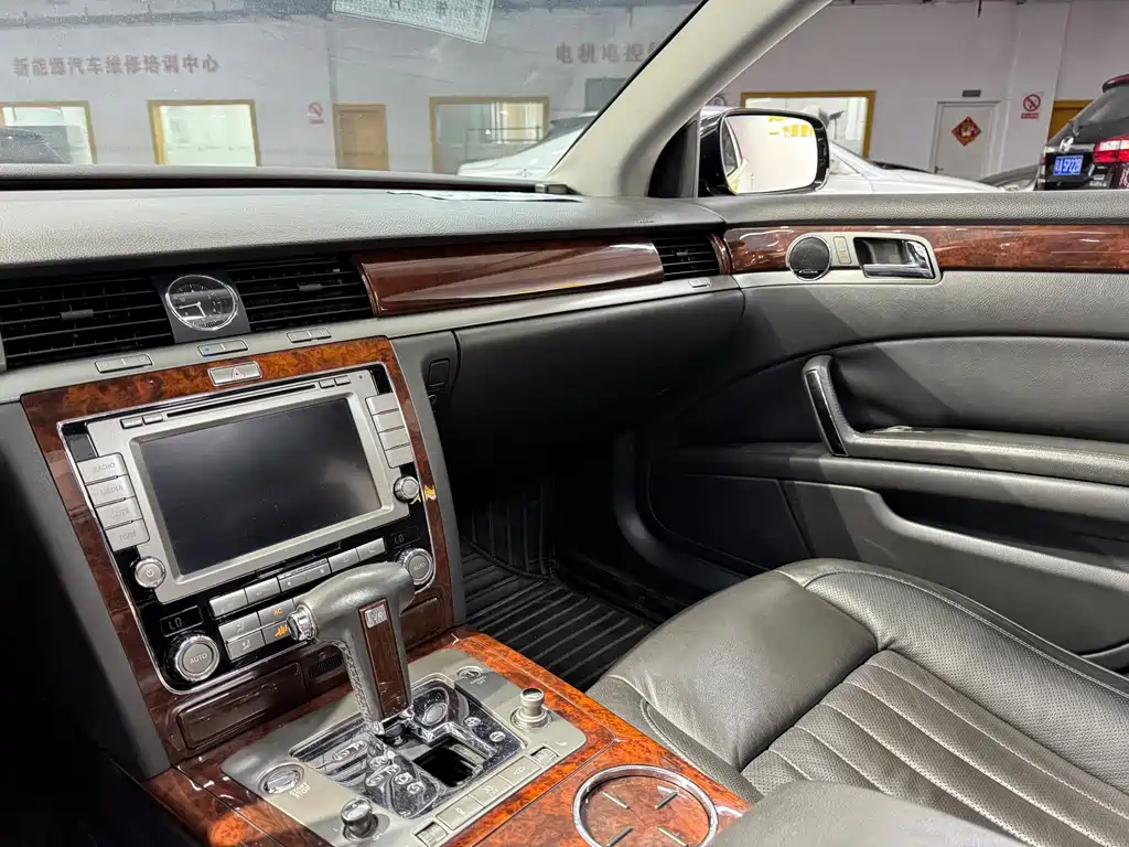 Volkswagen Phaeton — миниатюра 8