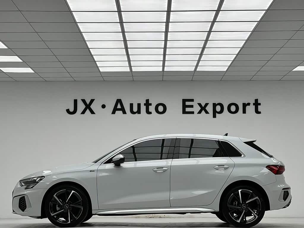 Audi A3 1.4 л 2022 г. Белый, пробег 41000 км