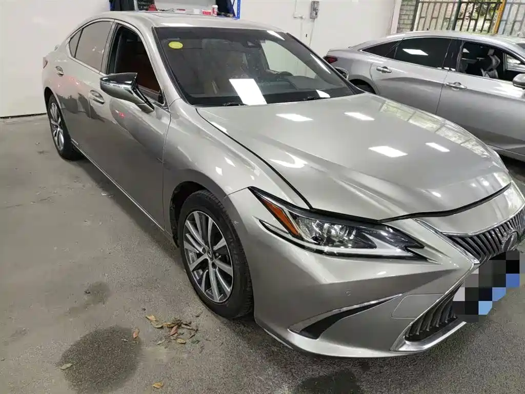LEXUS  ES