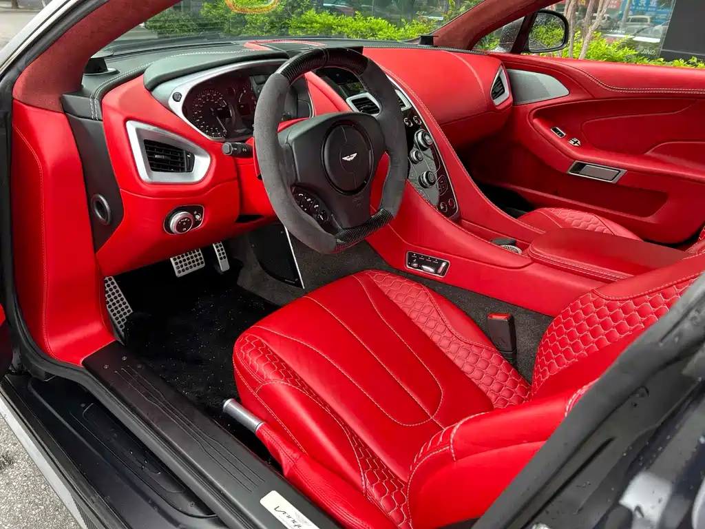Aston Martin Vanquish — миниатюра 2