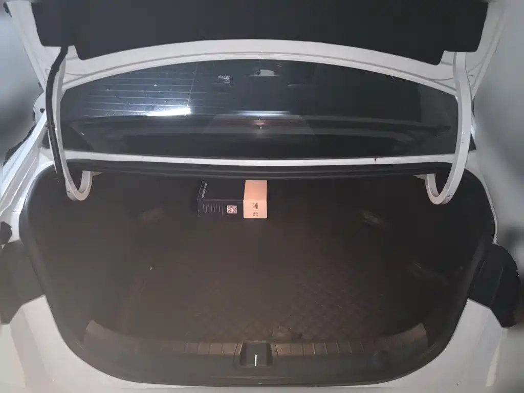 Geely L HiP — миниатюра 20
