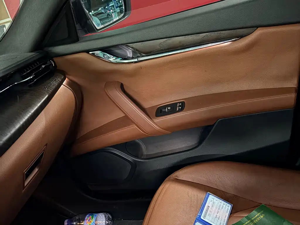 Maserati Quattroporte — миниатюра 17