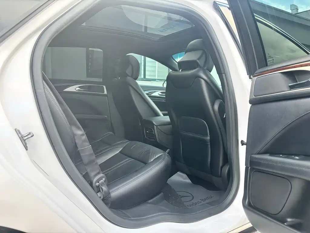 Lincoln MKZ — миниатюра 10
