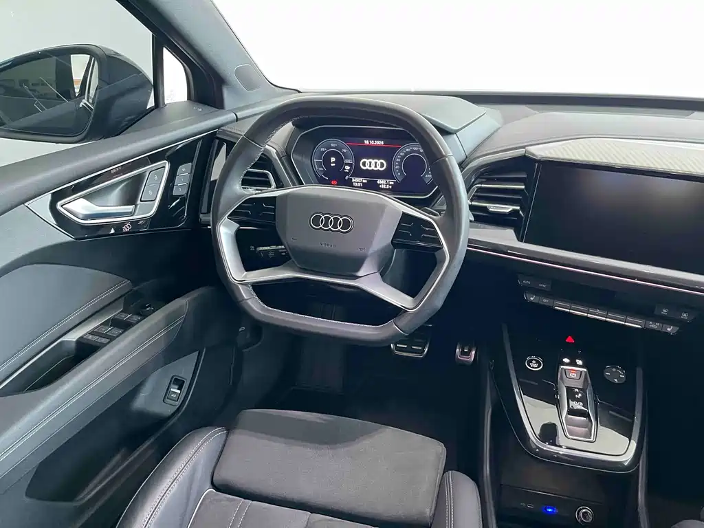 Audi Q4 e-tron 2023 — фото 20