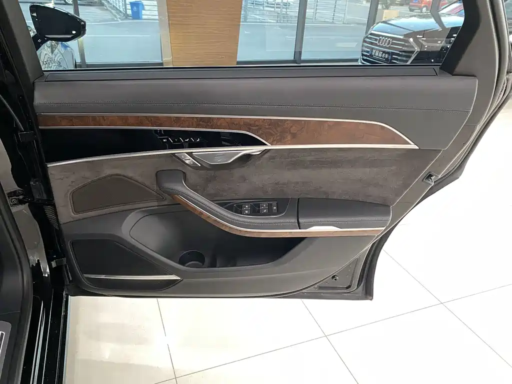 Audi A8 — миниатюра 13