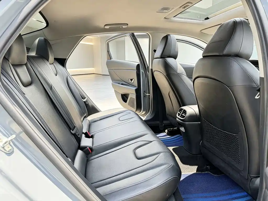 Hyundai Elantra — миниатюра 9