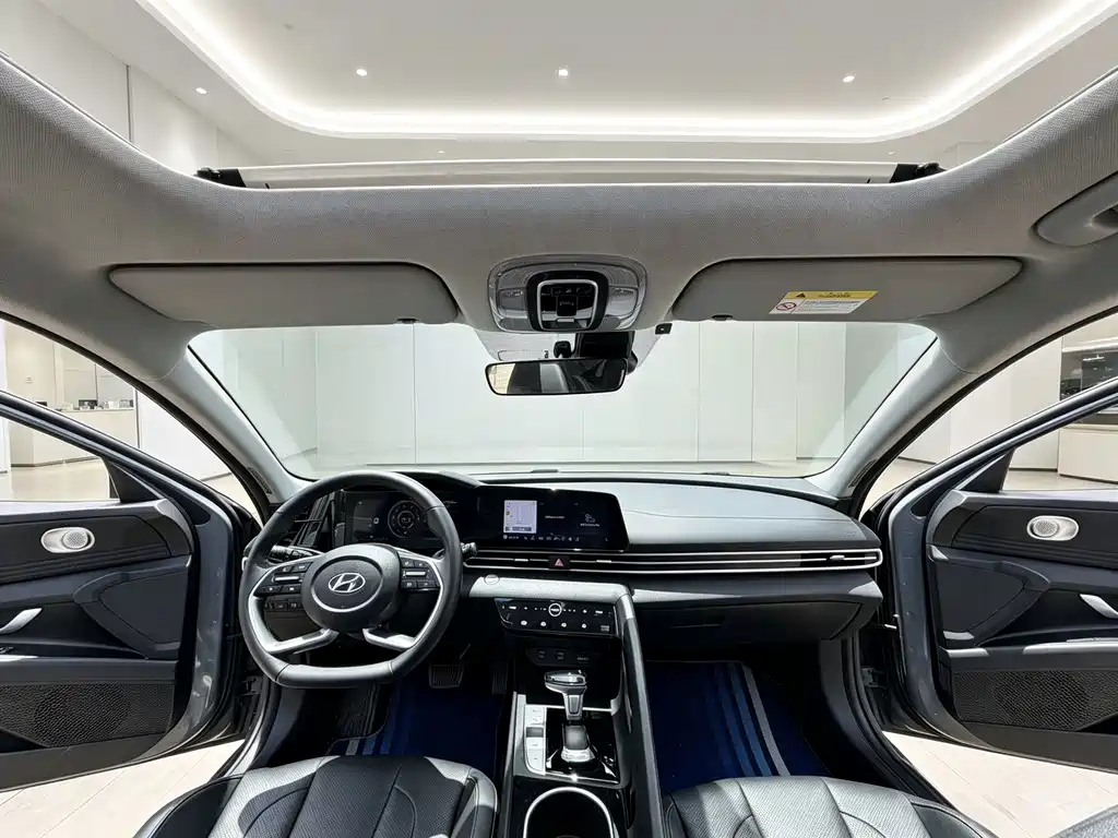 Hyundai Elantra — миниатюра 12