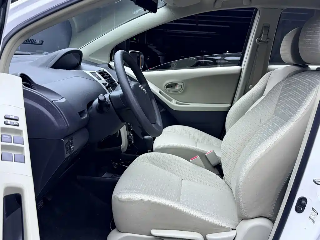 Toyota Yaris — миниатюра 10