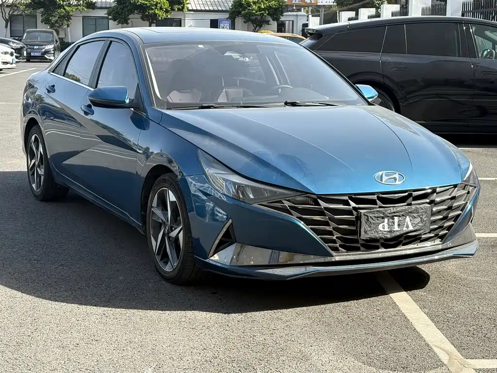 HYUNDAI ELANTRA