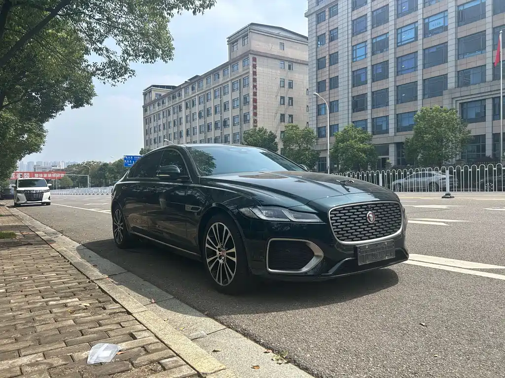 Jaguar XFL — миниатюра 3