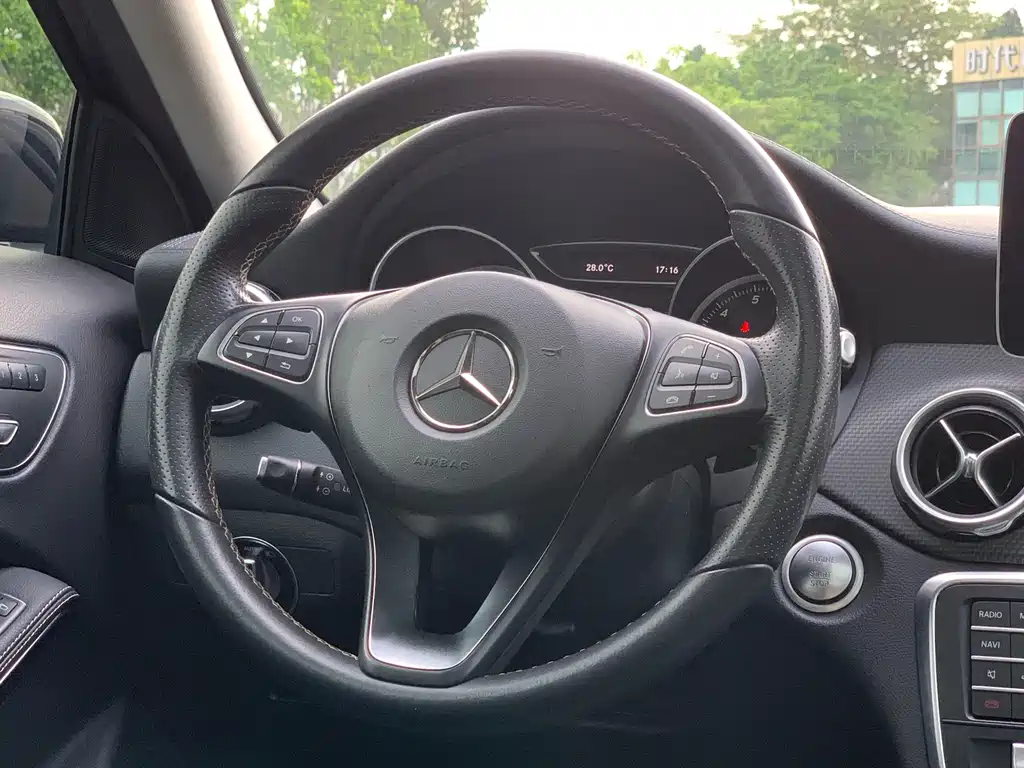 Mercedes-Benz GLA — миниатюра 19