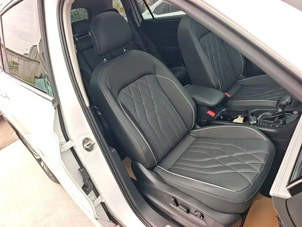 Volkswagen Tiguan L PHEV — миниатюра 25