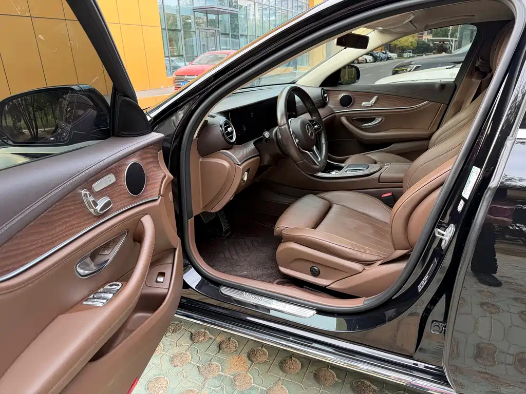 Mercedes-Benz E-Class — миниатюра 7