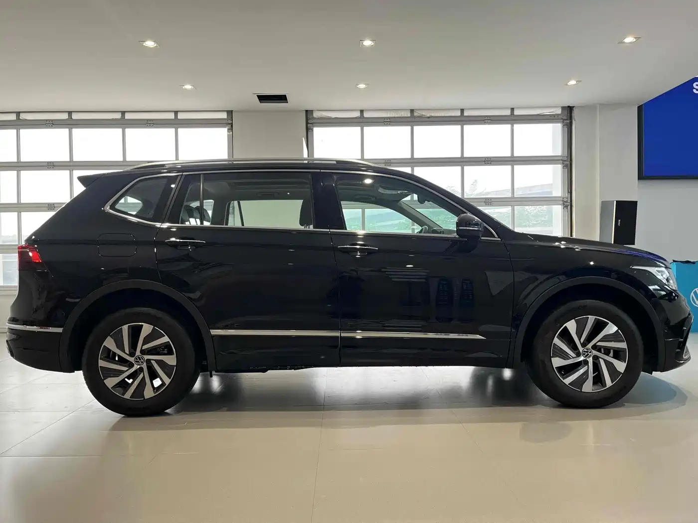 Volkswagen Tiguan L plug-in hybrid id 4546466 из Китая 8
