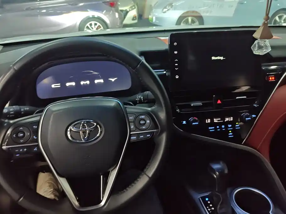 Toyota Camry — миниатюра 12