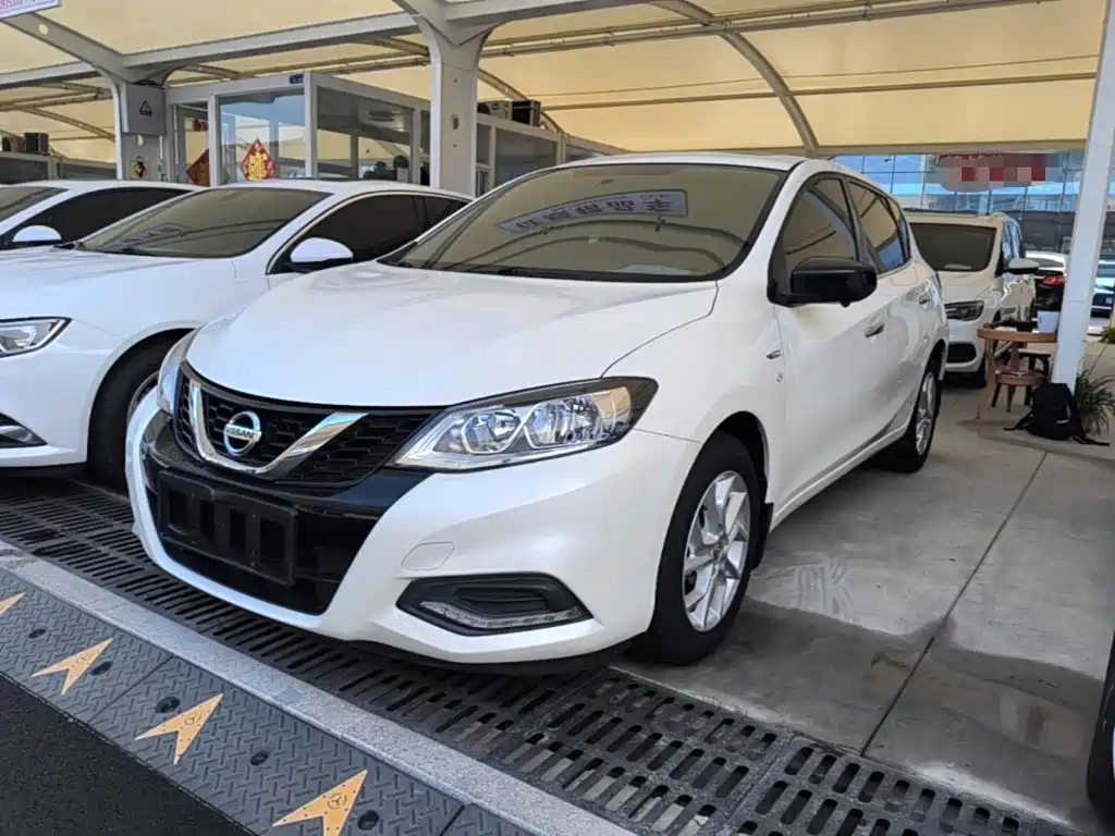 Nissan Tiida — миниатюра 2