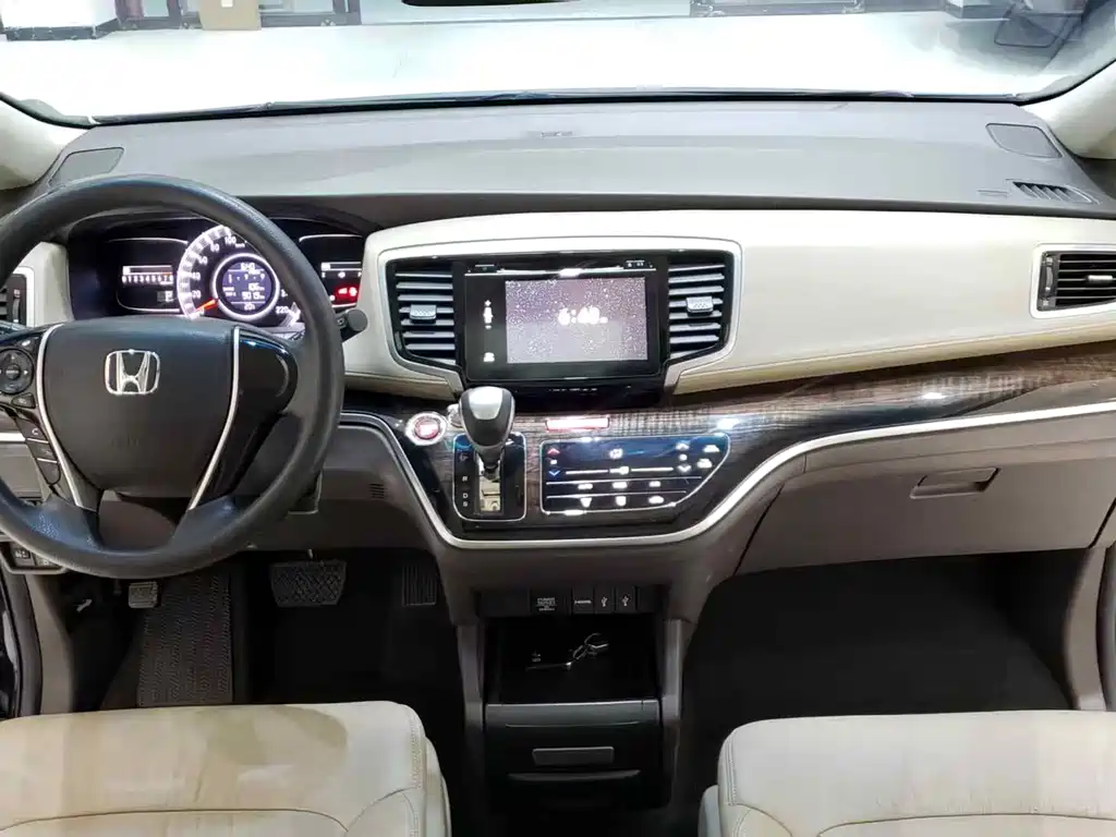 Honda Odyssey Facelift 2.4L Luxury Edition, фото 5
