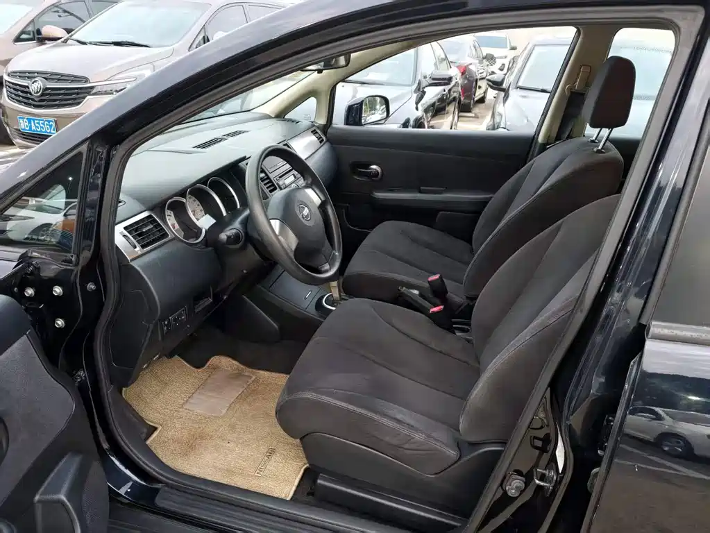 Nissan Tiida — миниатюра 4