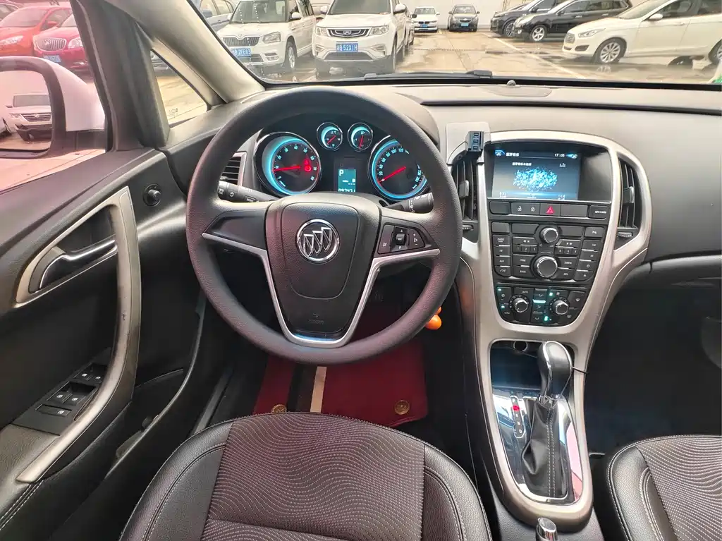 Buick Excelle — миниатюра 7