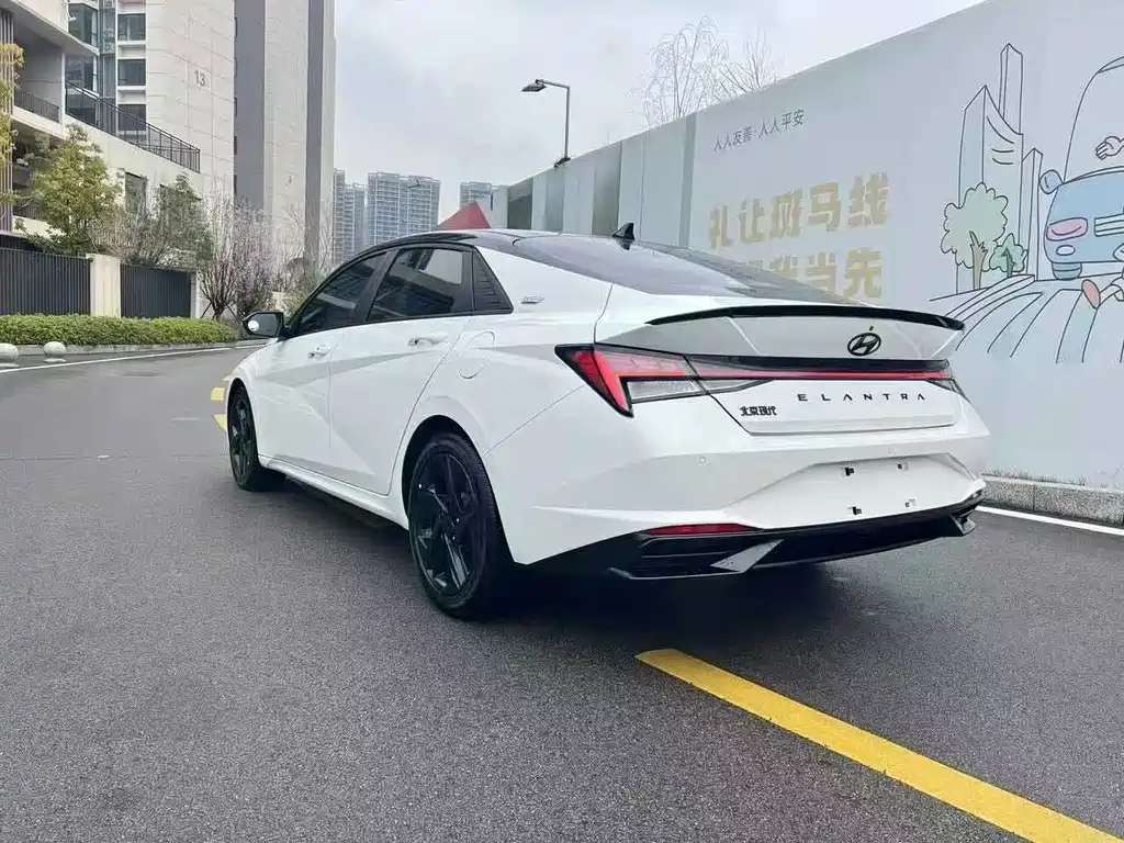 Hyundai Elantra — миниатюра 9