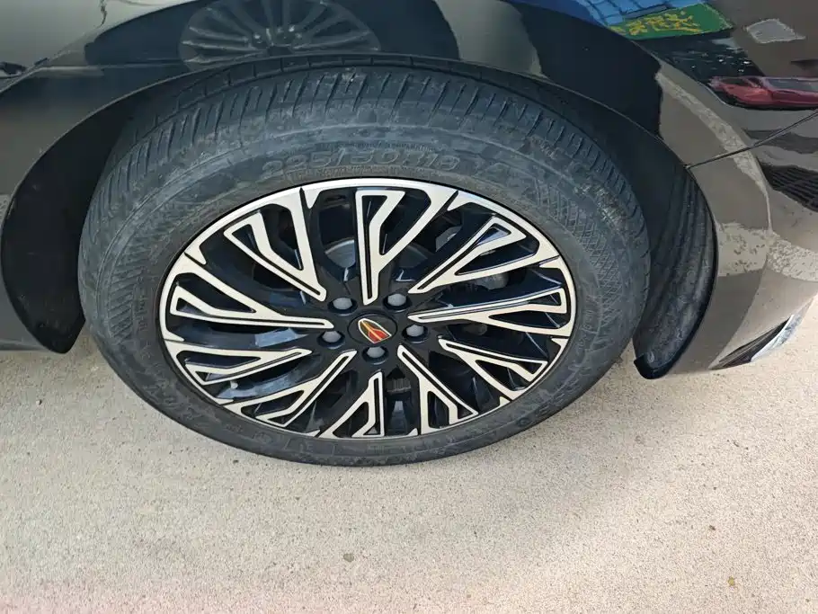Hongqi Hongqi H5 — миниатюра 6