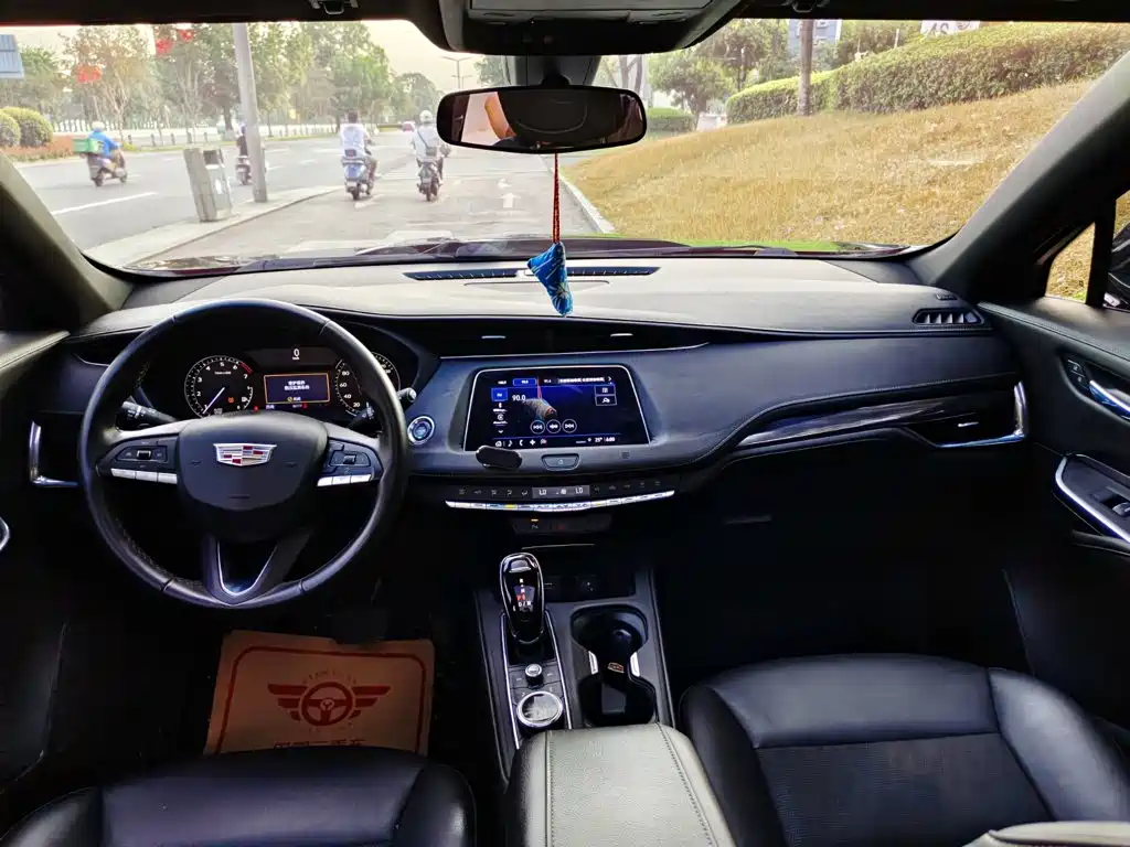 Cadillac XT4 — миниатюра 13