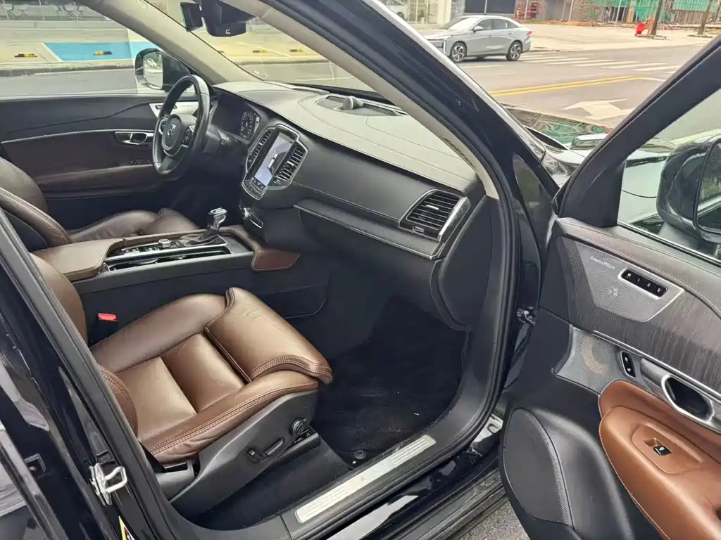 Volvo XC90 — миниатюра 8