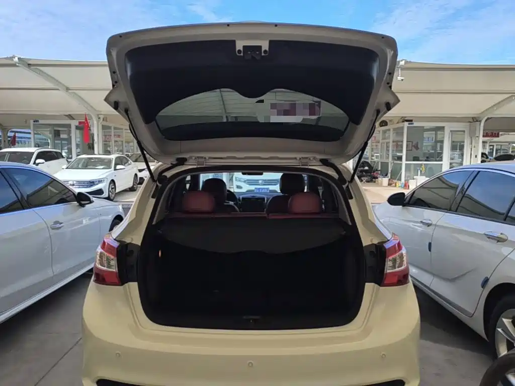 Nissan Tiida — миниатюра 19