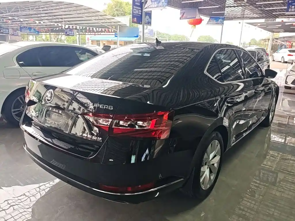Skoda Superb — миниатюра 7