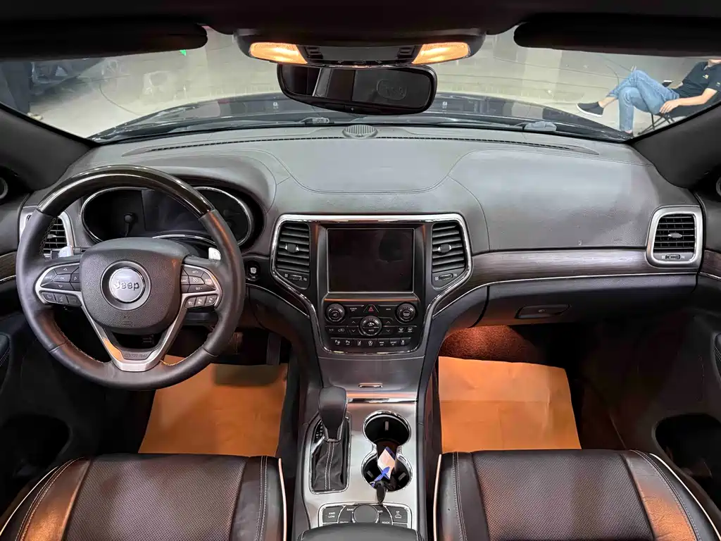 Jeep Grand Cherokee (Import) — миниатюра 14
