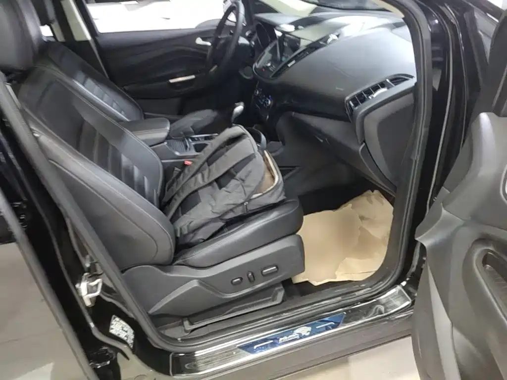 Ford Kuga — миниатюра 25