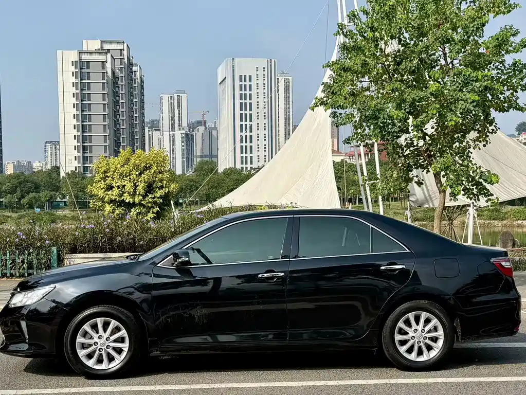 Toyota Camry — миниатюра 3