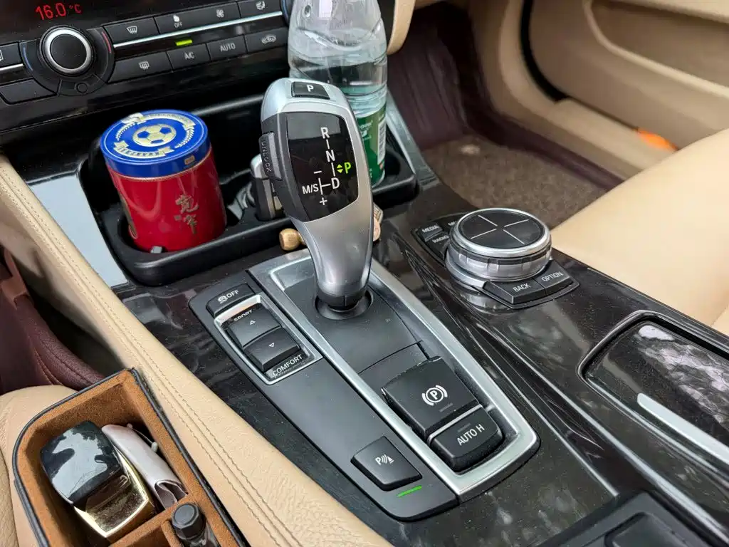 BMW 5 Series — миниатюра 9