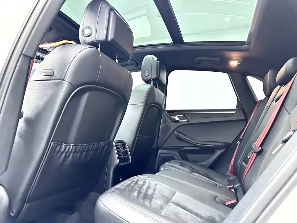 Porsche Macan — миниатюра 13