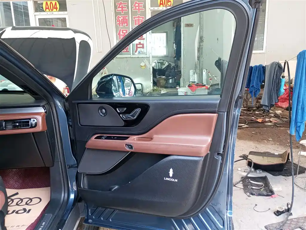 Lincoln Aviator (Import) — миниатюра 15