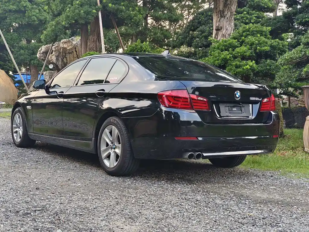 BMW 5 Series — миниатюра 12