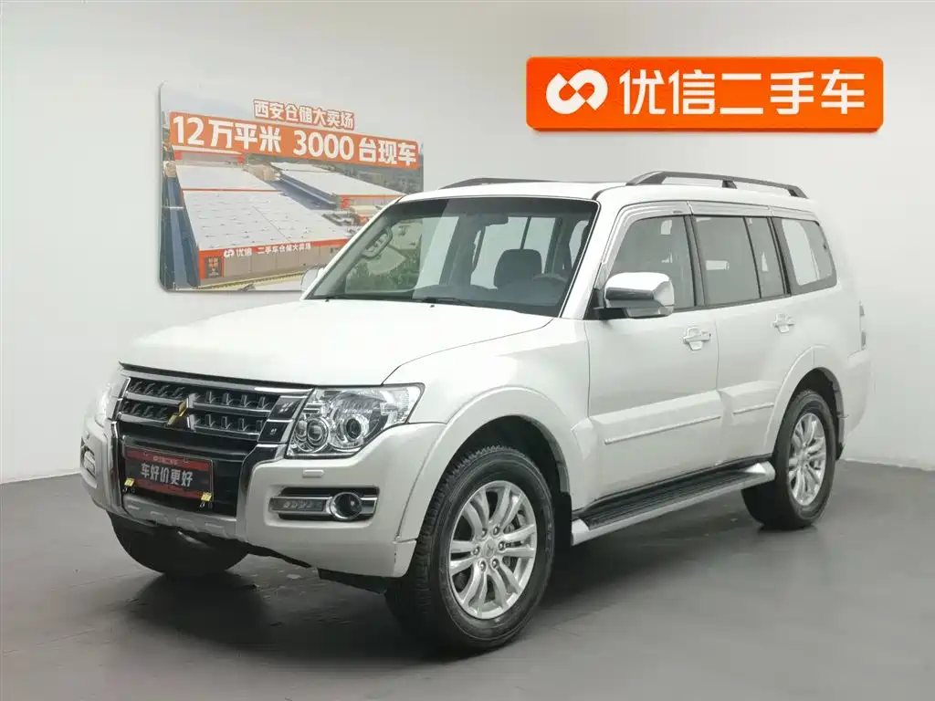 Mitsubishi Pajero (Import) 2020