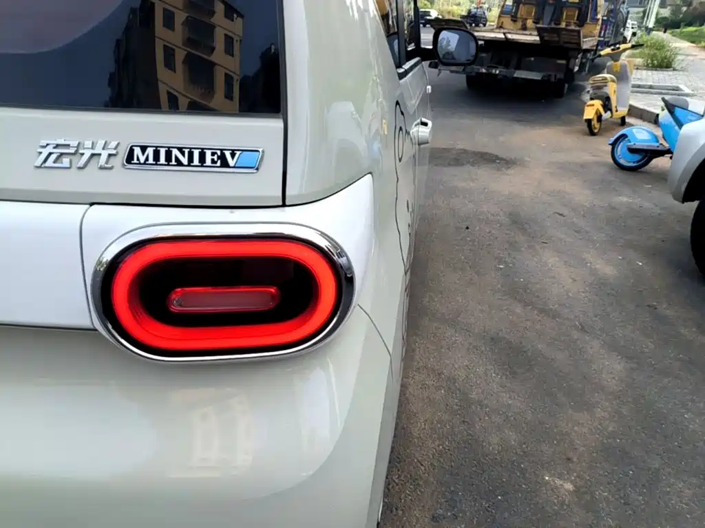 Wuling MINIEV — миниатюра 8