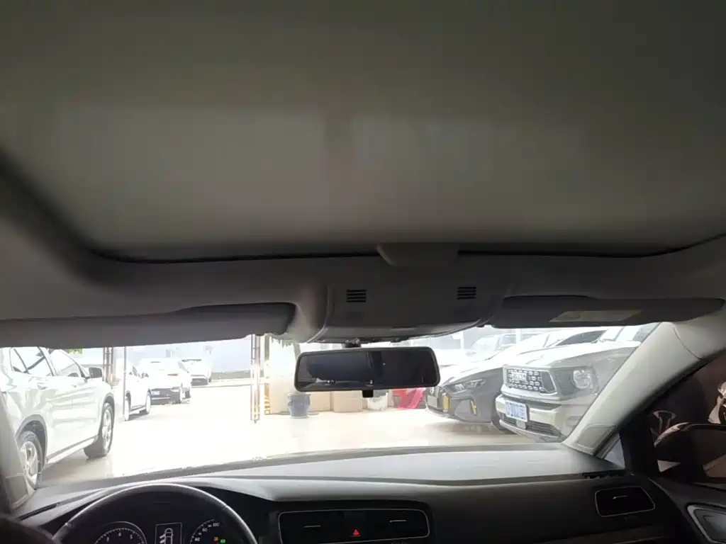 Volkswagen Golf — миниатюра 18