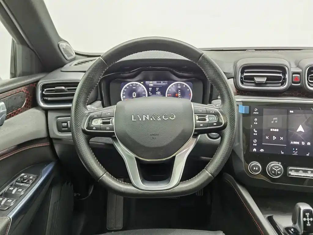 Lynk & Co 03 — миниатюра 11