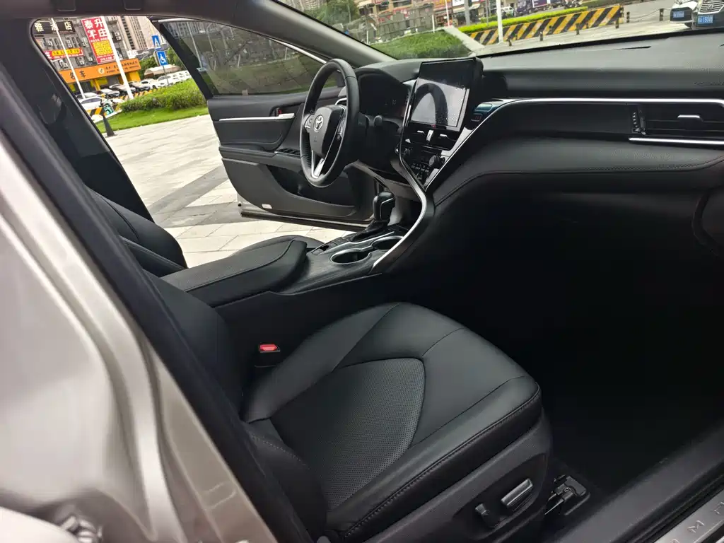 Toyota Camry — миниатюра 12