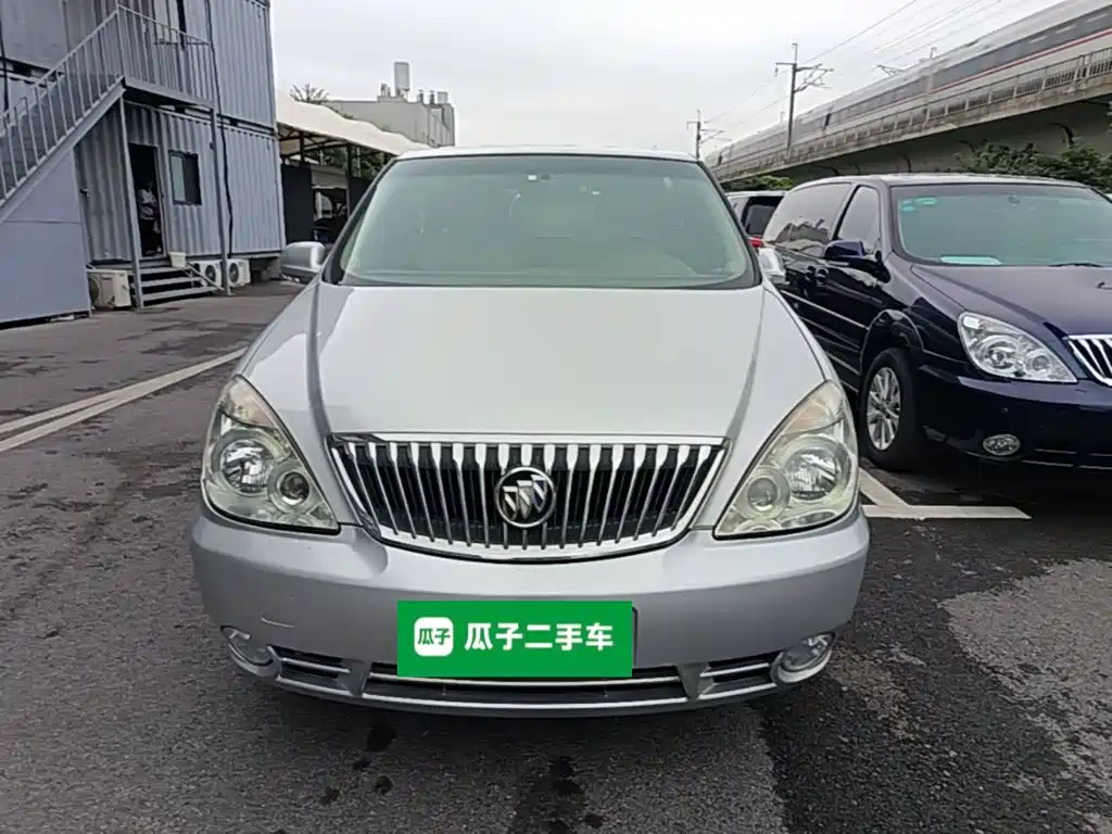 Buick GL8 — миниатюра 3