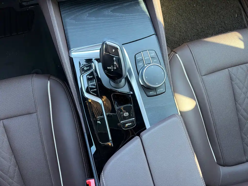BMW 5 Series — миниатюра 10