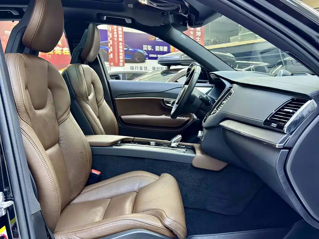 Volvo XC90 PHEV — миниатюра 5