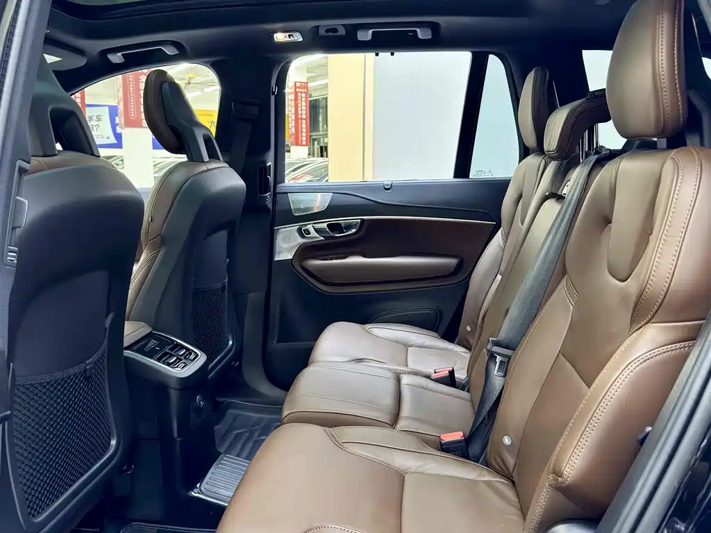 Volvo XC90 PHEV — миниатюра 7